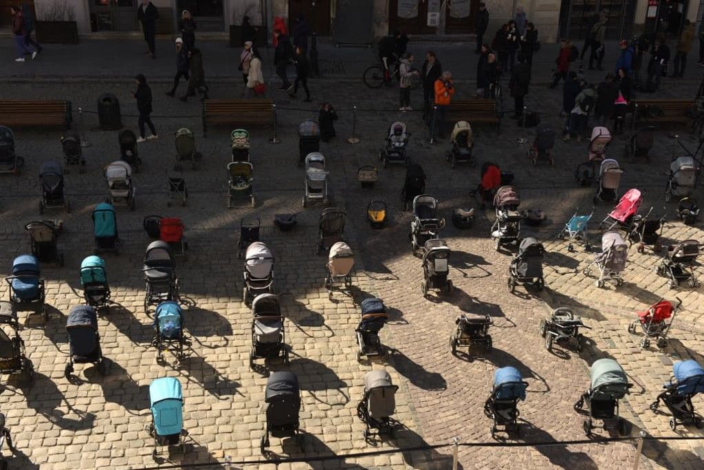 Erős robbanásokat jelentettek Lvivből