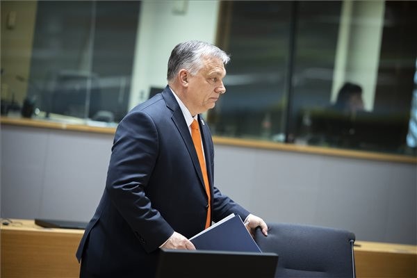 A választás tétje most: béke vagy háború