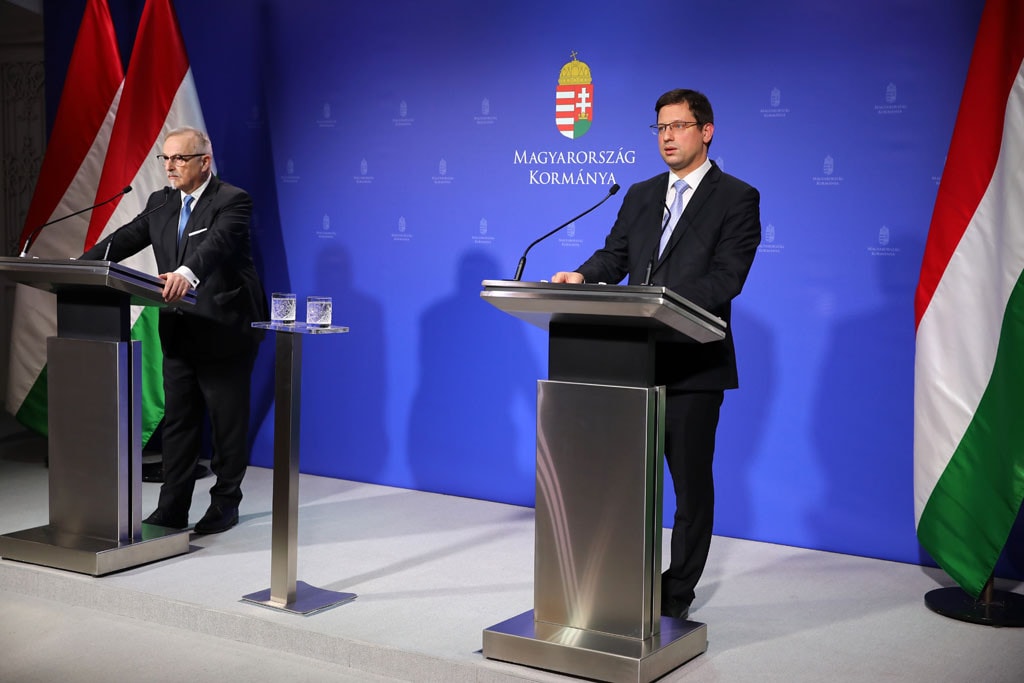 A kormány 20 forinttal csökkenti az üzemanyagok jövedéki adóját