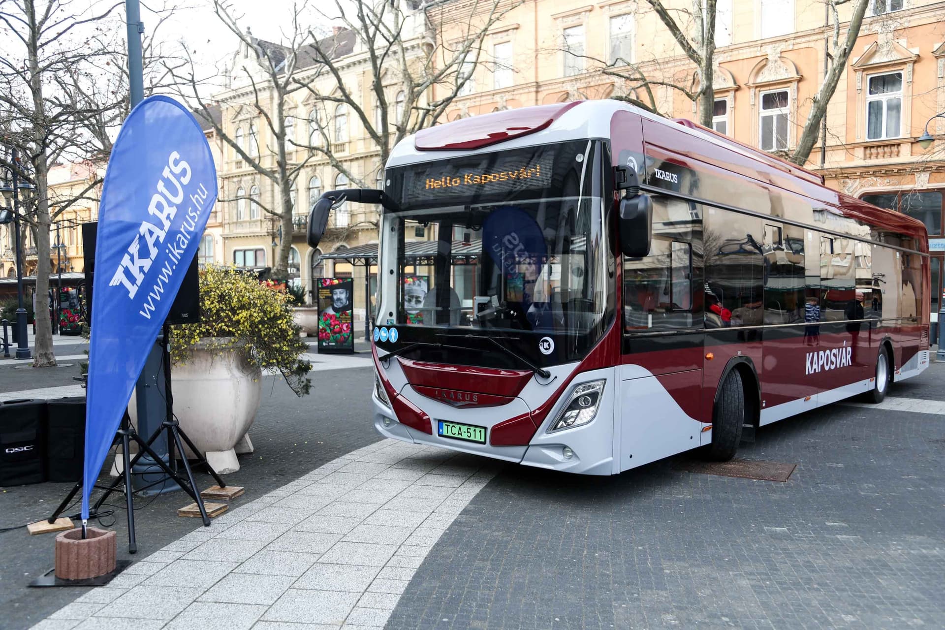 Kaposváron átadták a város első elektromos buszait