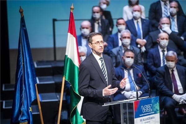 Varga Mihály: A kormány a háború hatásainak tompításán dolgozik
