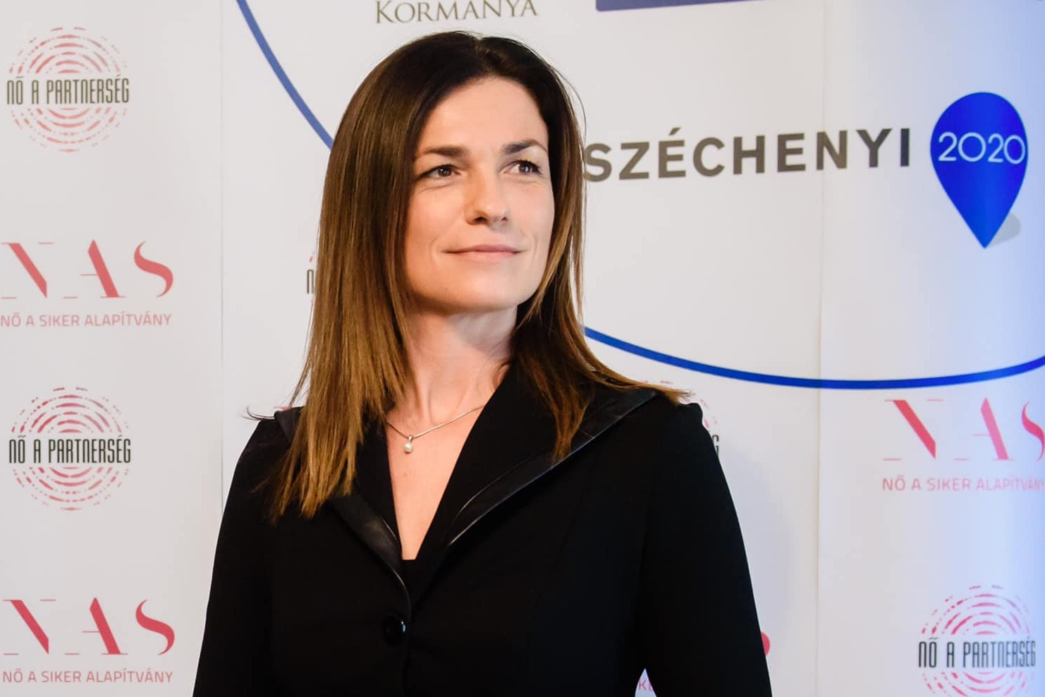 Míg a kormány cselekszik, a baloldal csak beszél