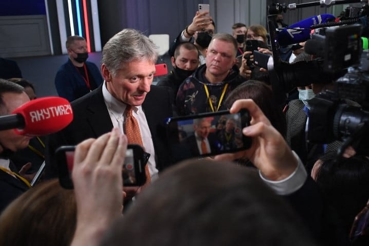 Kreml: Hamis hír, hogy 700 ezren elhagyták Oroszországot