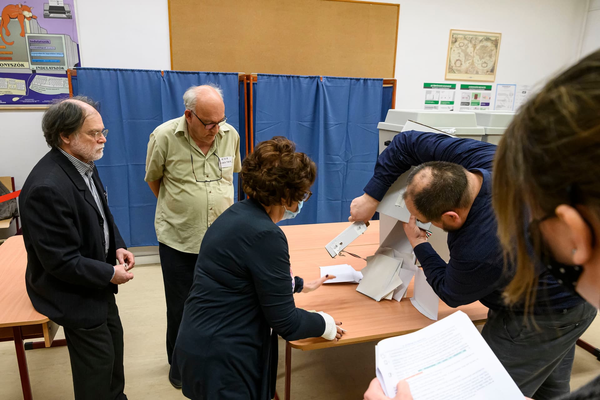 Závecz Tibor elmondta, minek köszönhető a Fidesz-kétharmad