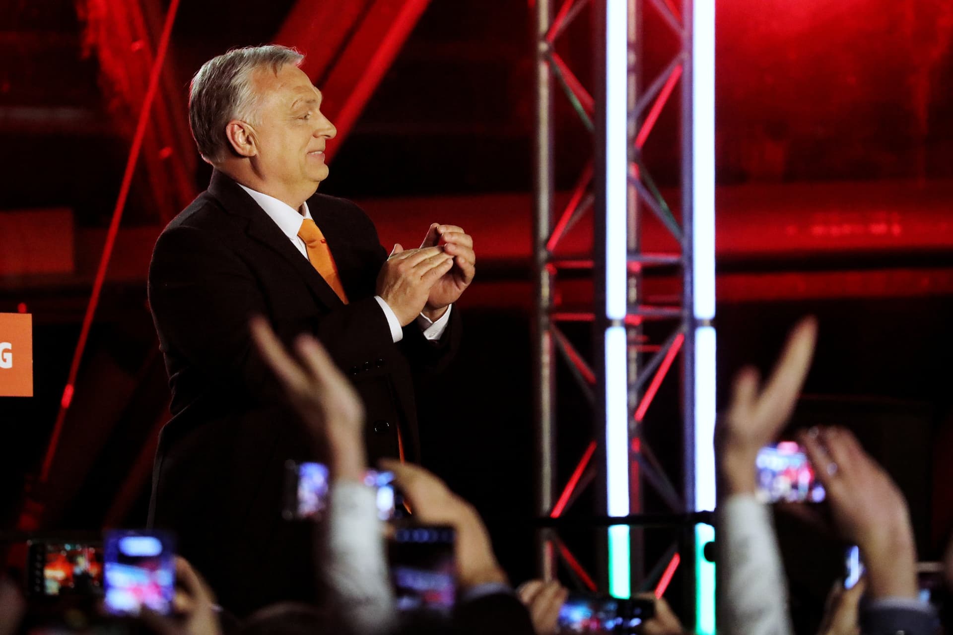 Történelmi győzelmet aratott a jobboldal