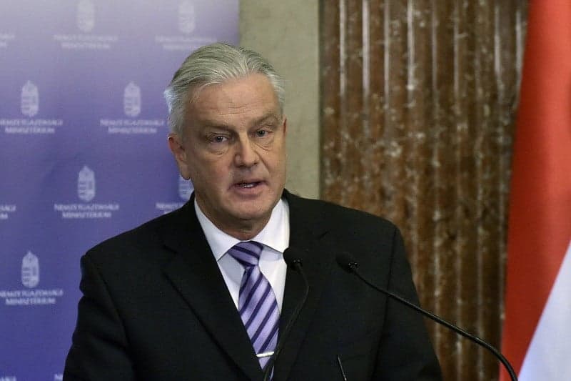 Gyurcsány embere emelné a benzinárakat