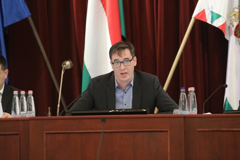 Szövetségeseivel küzd a főpolgármester