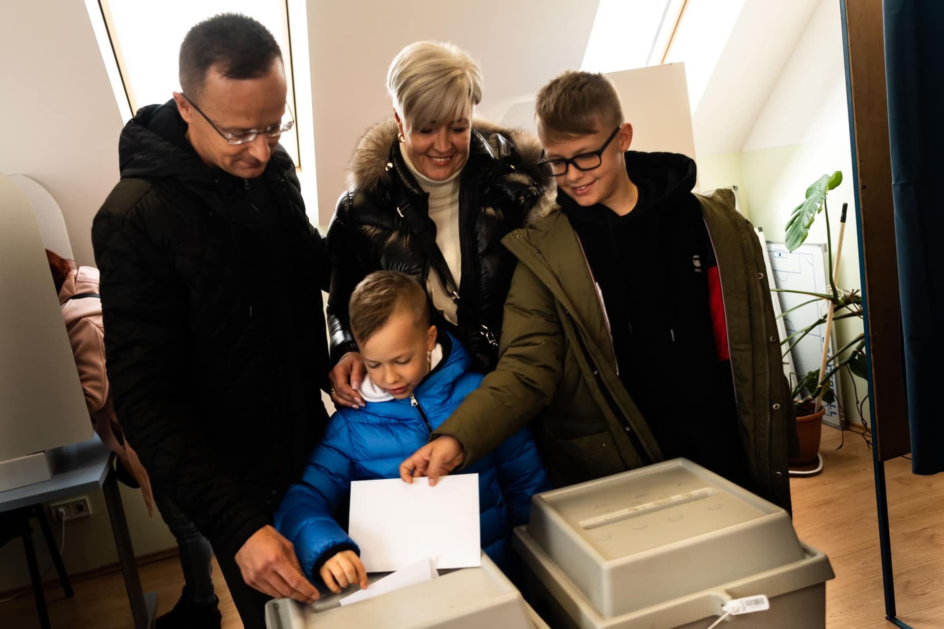 Szijjártó: Sorsdöntő a mai választás