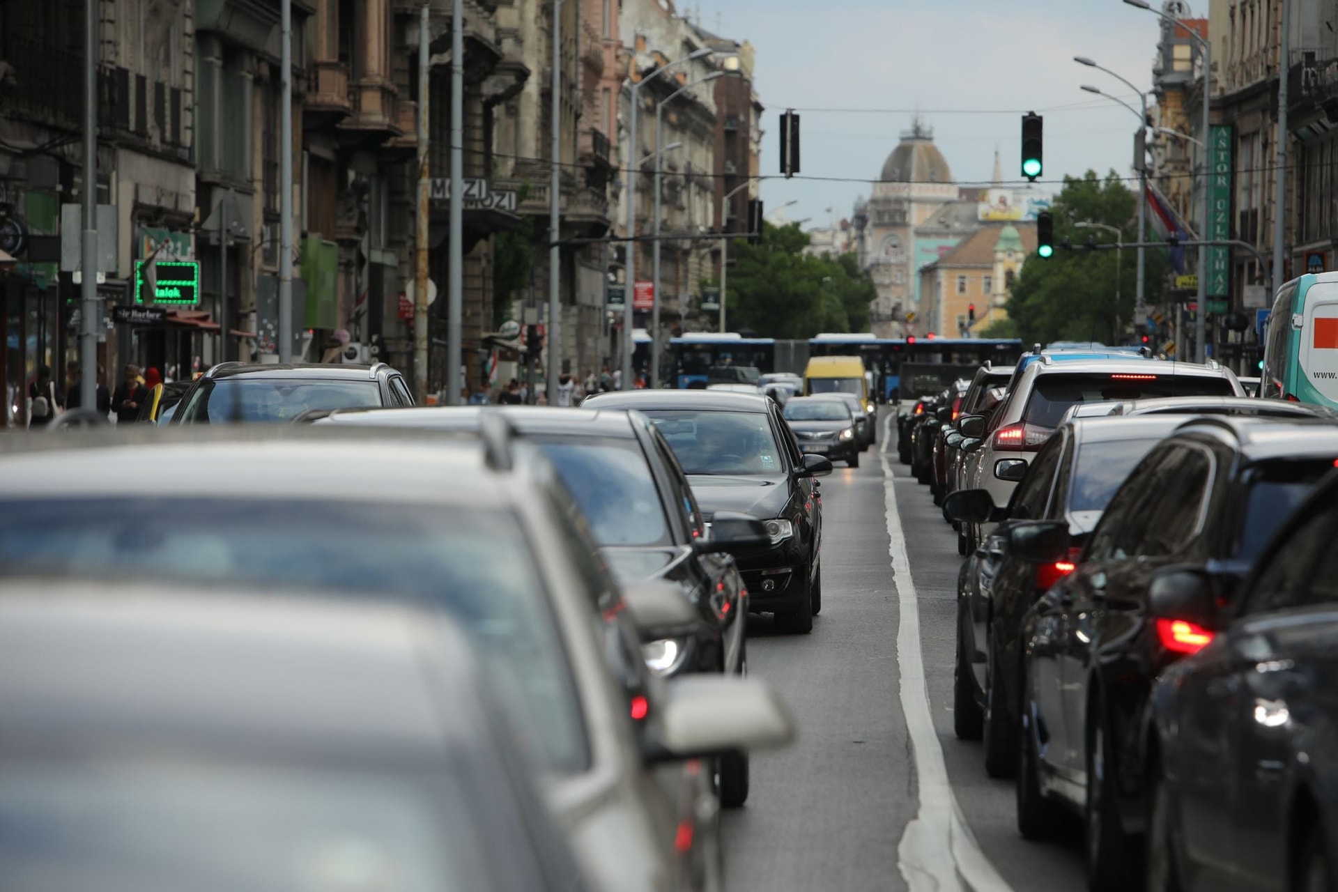 Karácsonyt partnerei és ígéretei is szorongatják