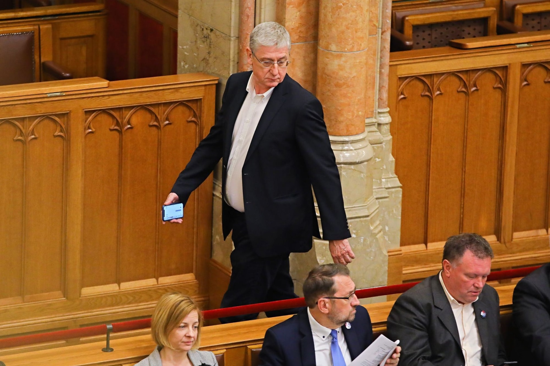 „A baloldal üti-vágja a rezsicsökkentést, ahol csak éri”