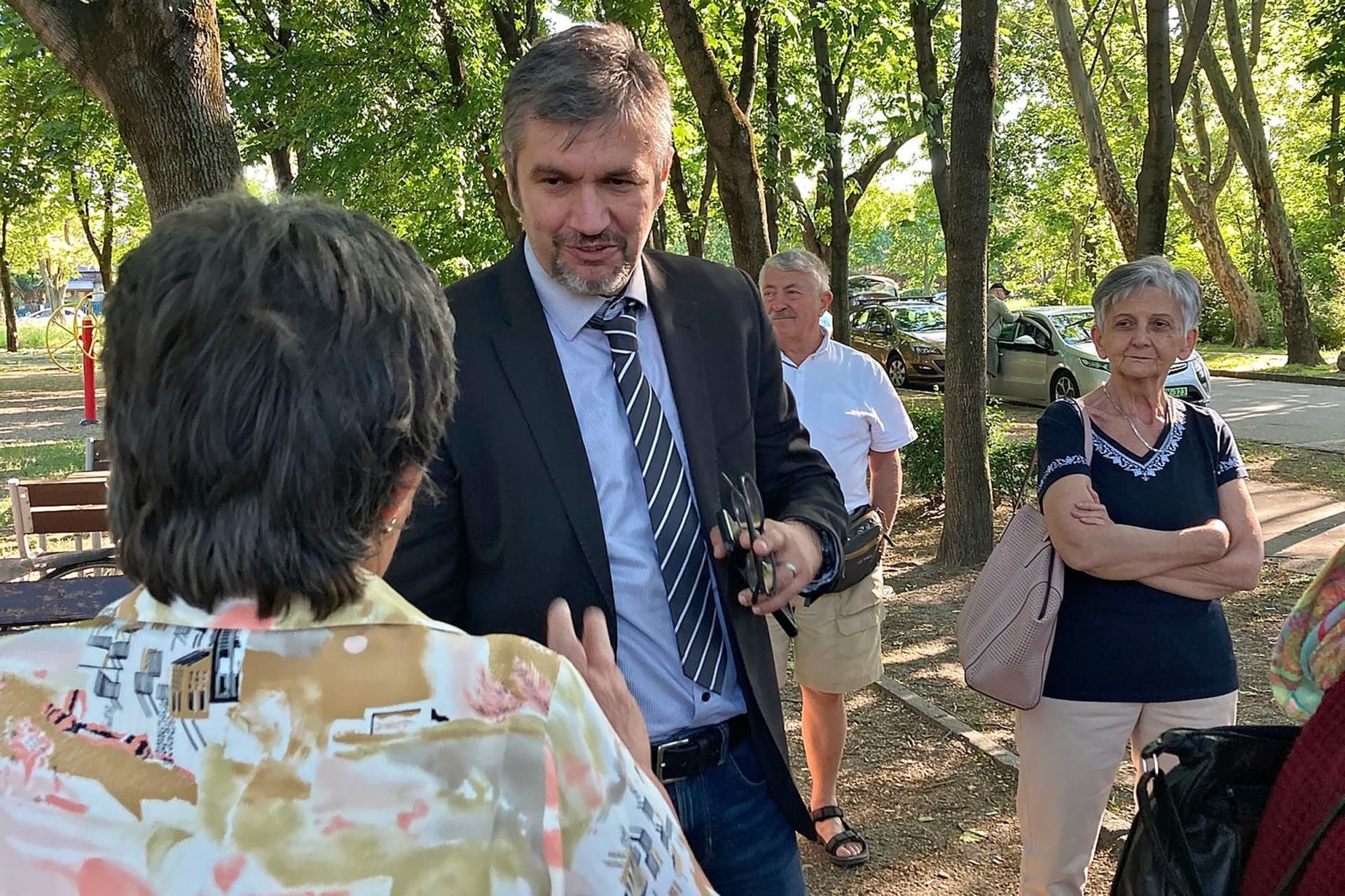 Hadházy Ákos a zuglói erdőben – Szemfényvesztés és látványpékség