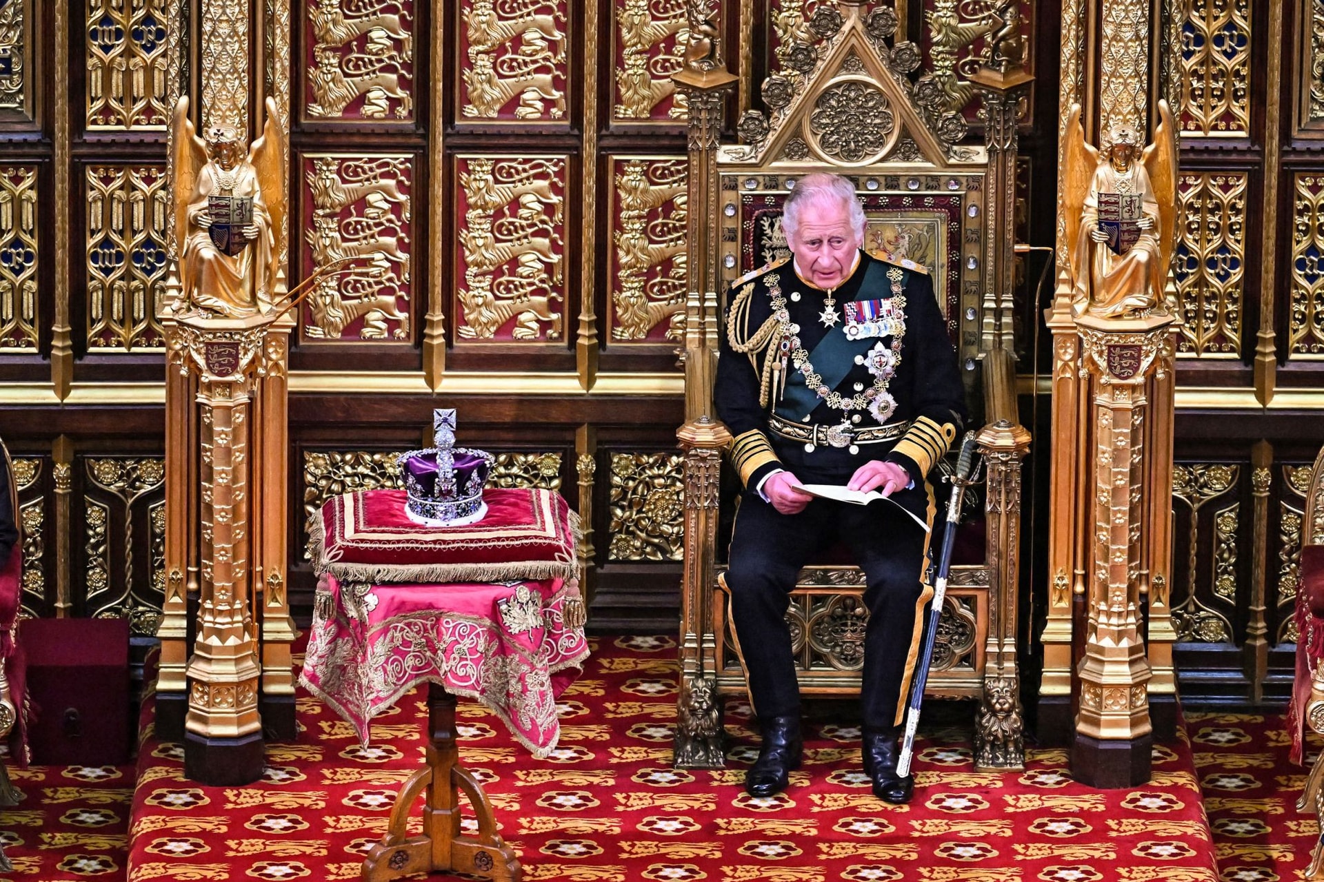 Májusban koronázzák III. Károly királyt
