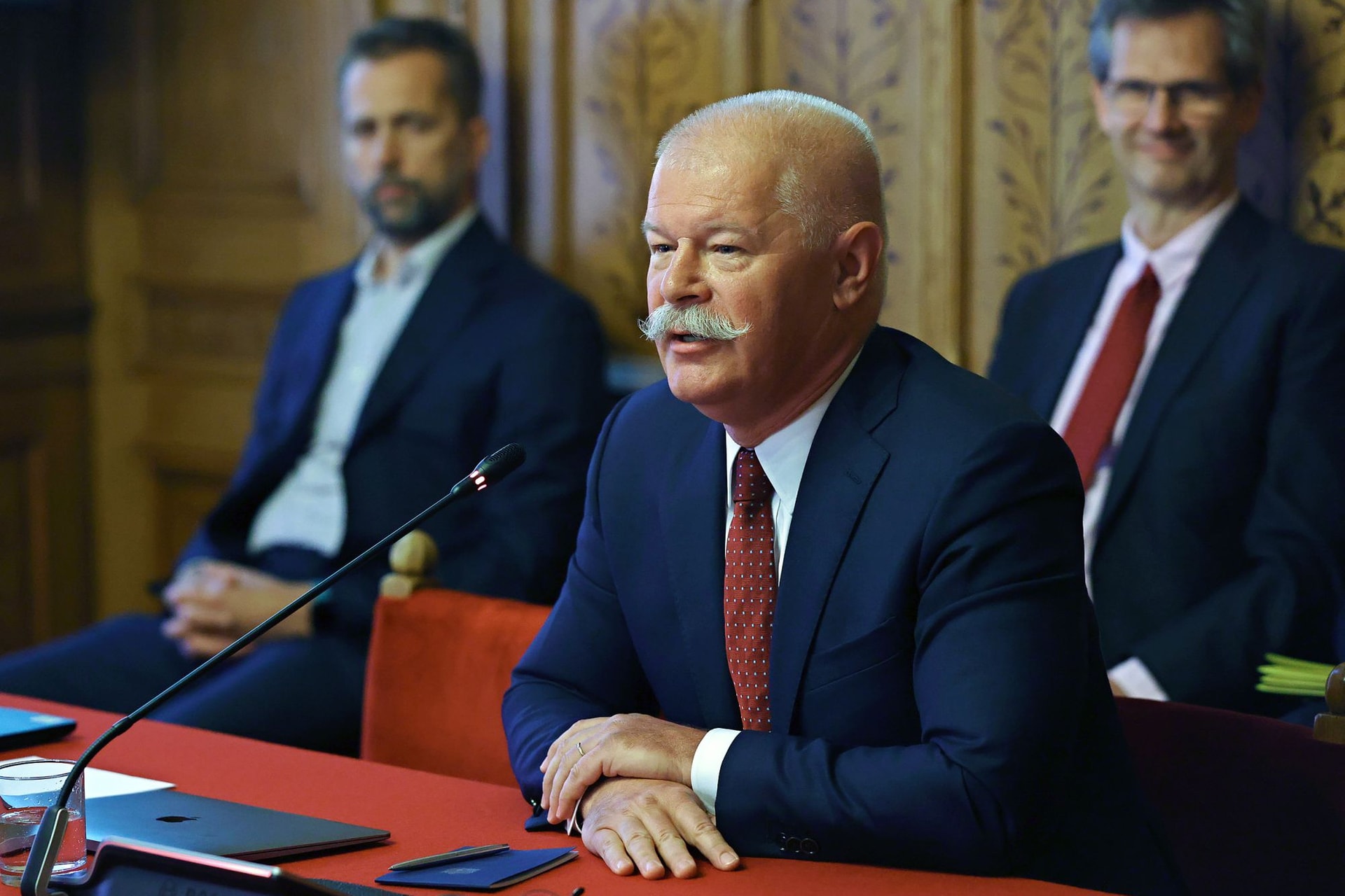 Hetek kérdése a tanárok bérének rendezése