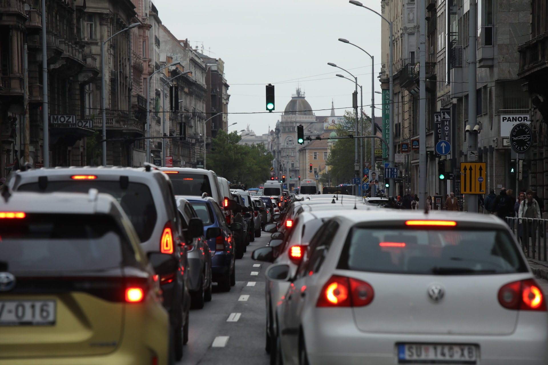 Budapest lassan megbénul. Meddig lehet még autóval közlekedni a fővárosban?