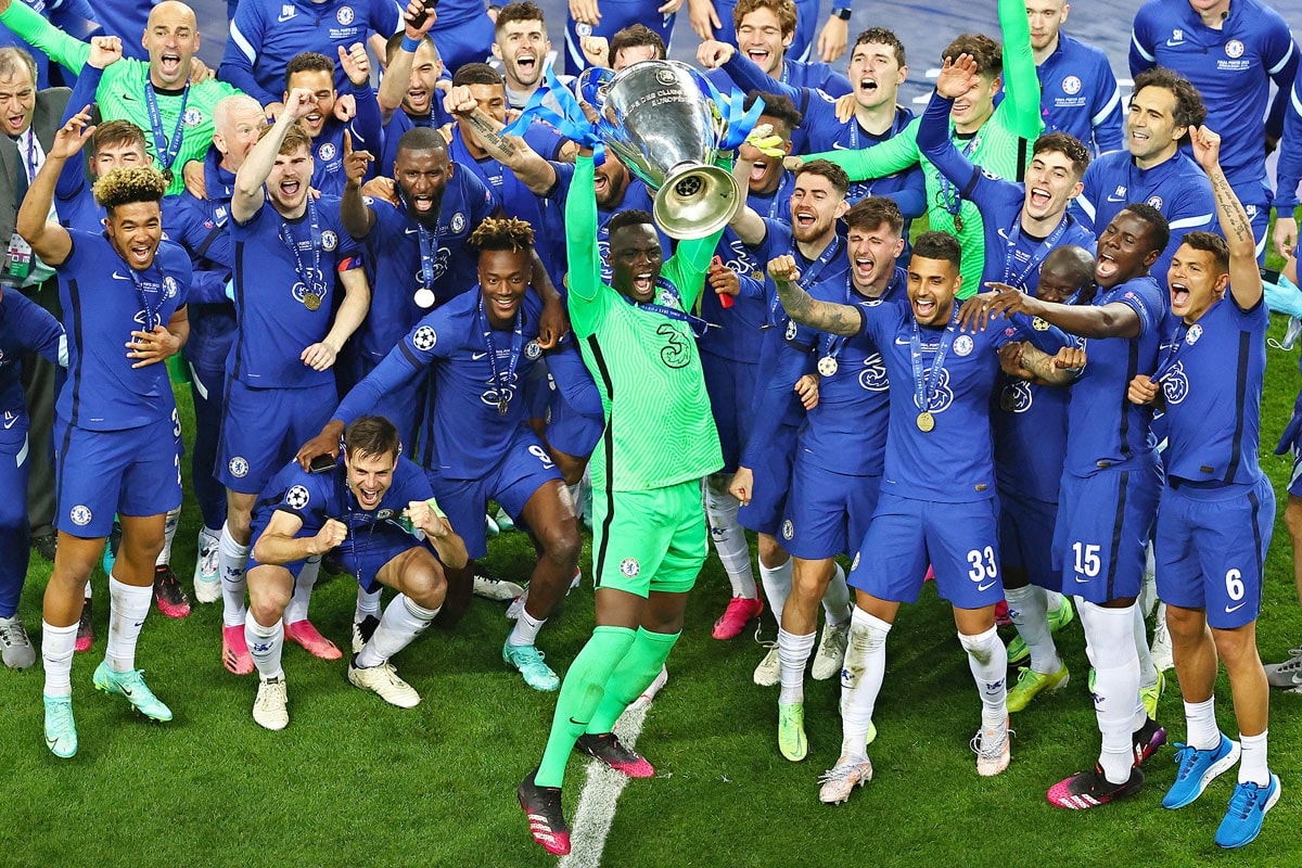 A Chelsea szerződést bontott válogatott középpályásával