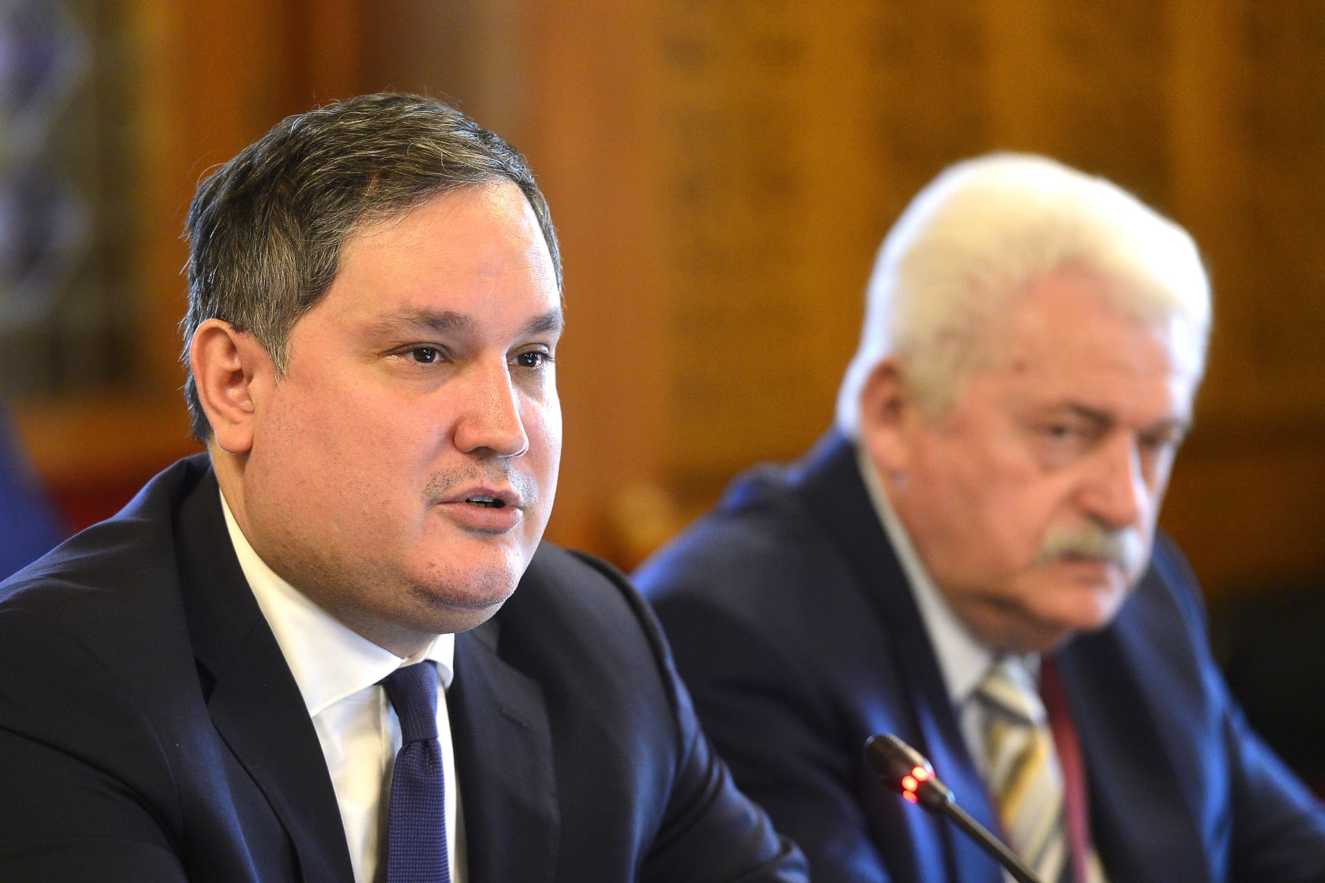 Megadóztatja a kormány a bankok extraprofitját