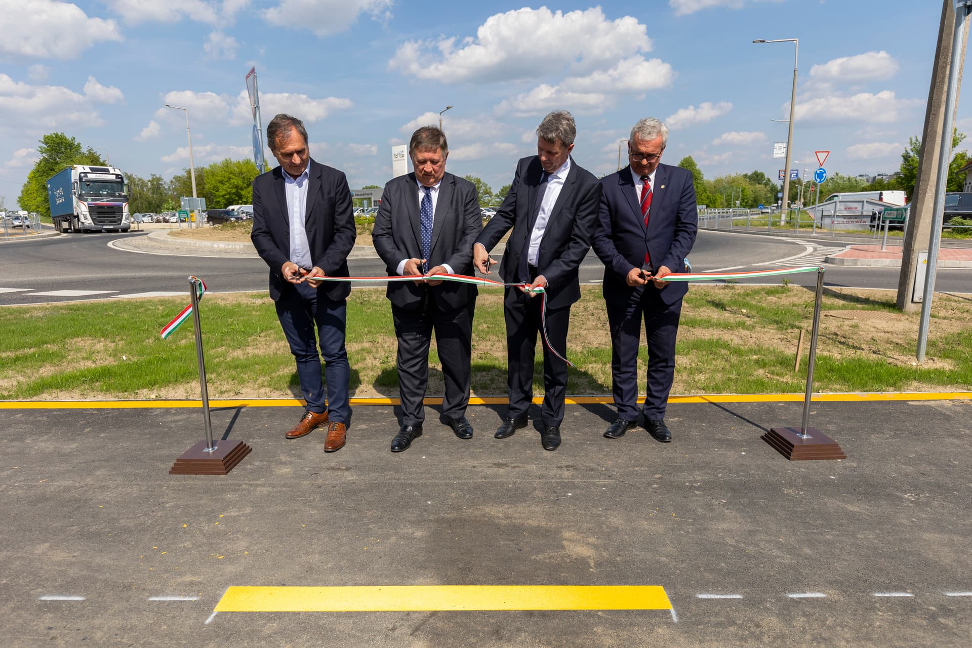 Mosóczi: Több mint ezerötszáz kilométer útfejlesztés zajlik idén