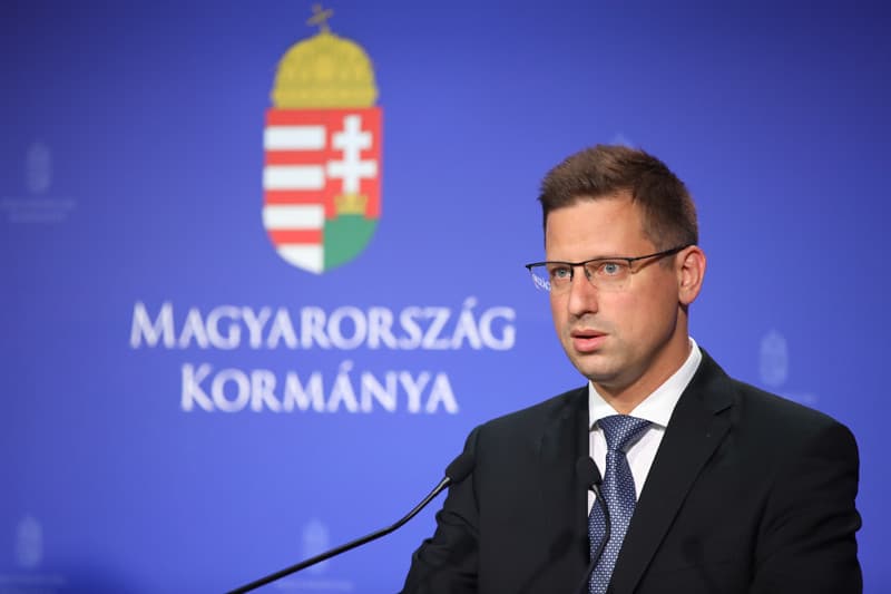 Péntektől csak a magyar rendszámú autók tankolhatnak kedvezményesen