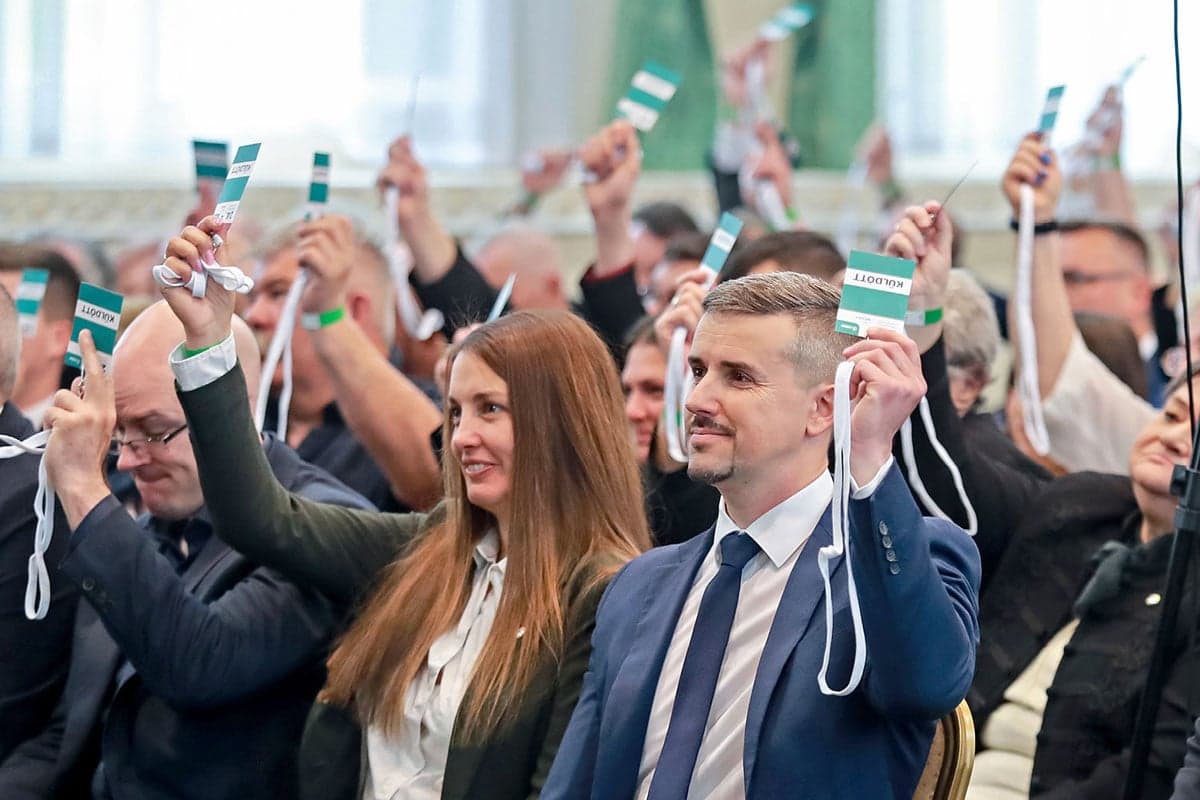 Megélhetési politikusok választották újra Jakabot