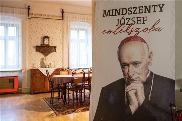 Mindszenty és a hozzá hasonló, bátor hősök döntötték meg a kommunisták uralmát