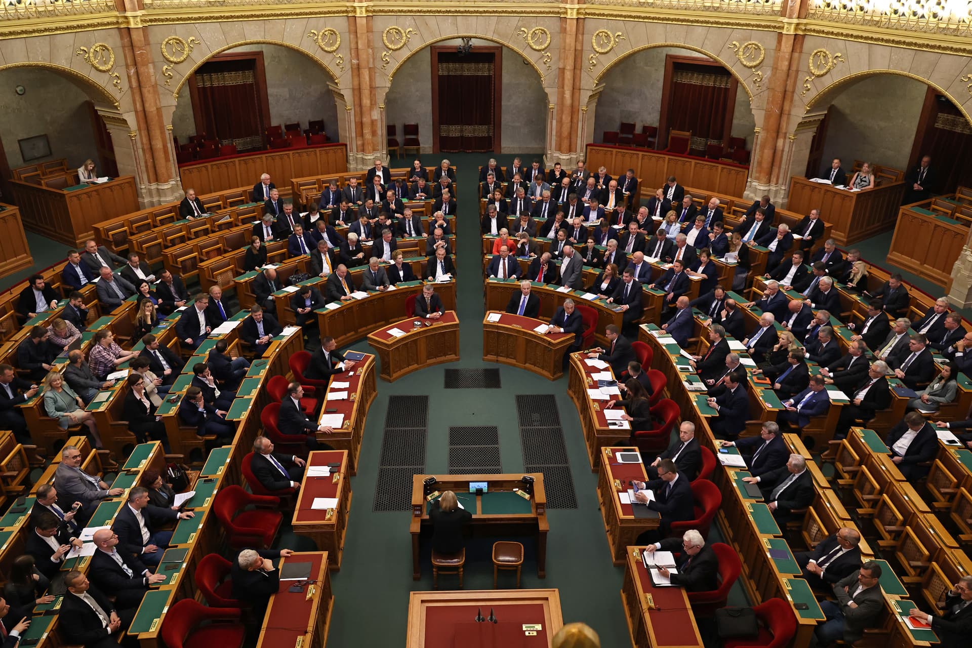 Elfogadták az alaptörvény tizedik módosítását