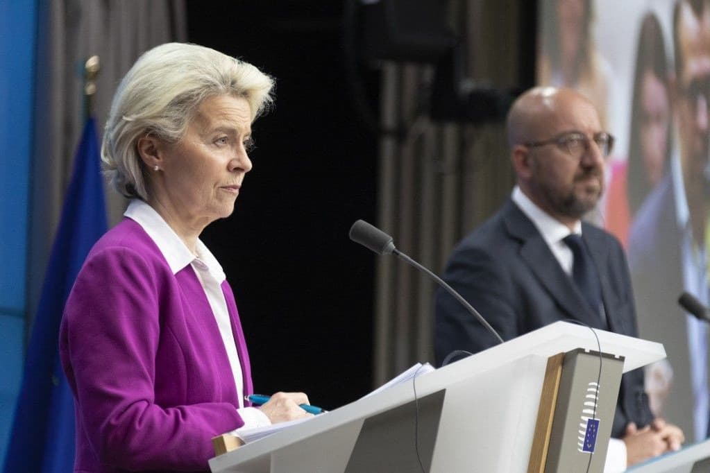 Hatalmas fizetésemeléssel hálálták meg maguknak a brüsszeli vezetők a nagy semmit