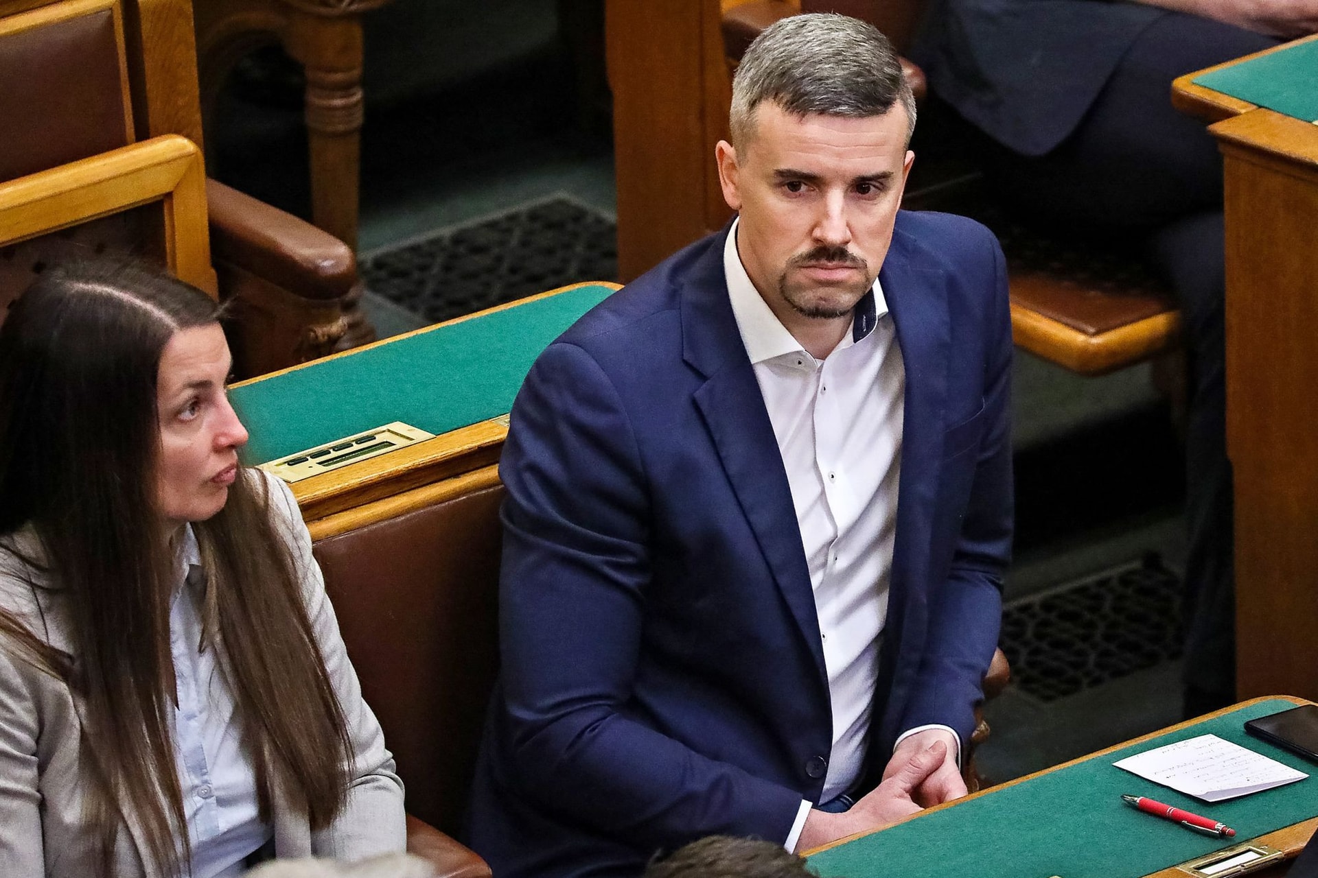 Csak a szétvert párt és parizeres szájíz marad Jakab után