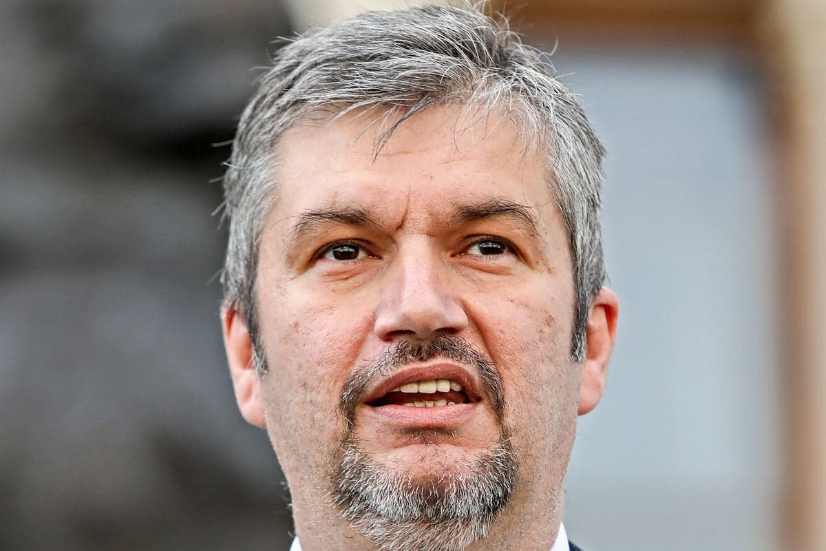 Hadházy újra kalapozik