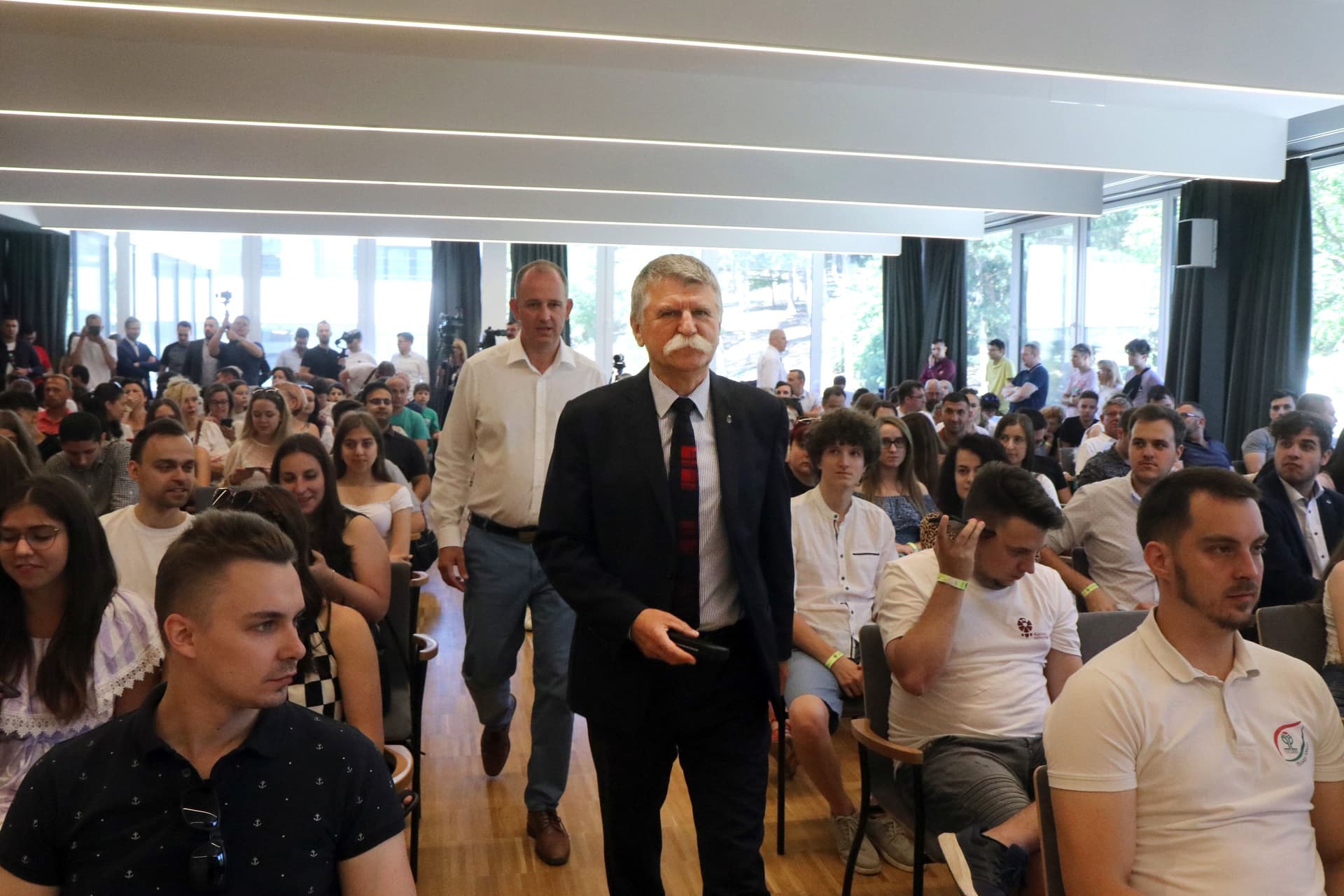 Kövér: A kormány feladata, hogy a válságoktól megóvja a nemzetet