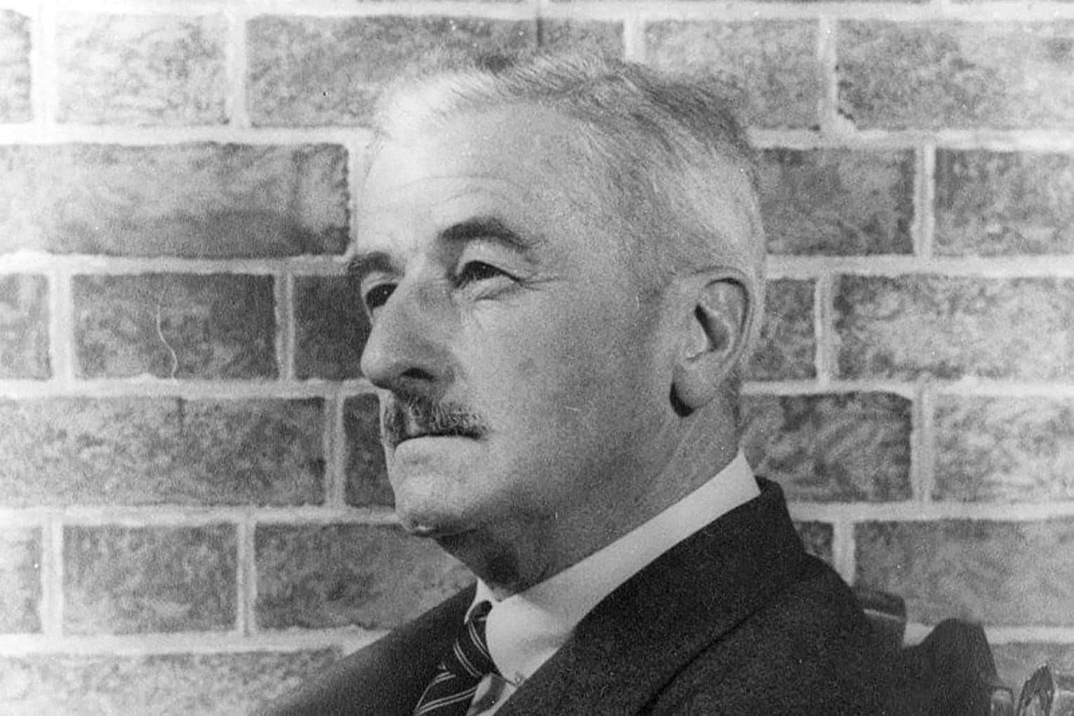 Szeszcsempészből Nobel-díjas író