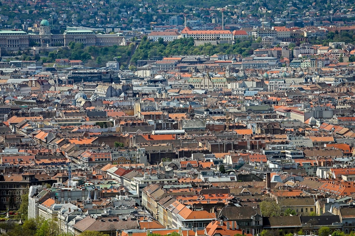 A forintárfolyam is befolyásolja az ingatlanpiacot