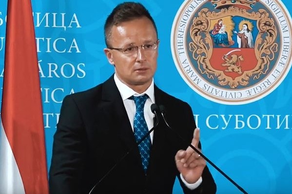 Szijjártó: A migrációs nyomás új veszélyességi szintre lépett