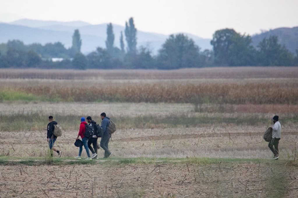 Csaknem száz migránst fogtak el a görög határon