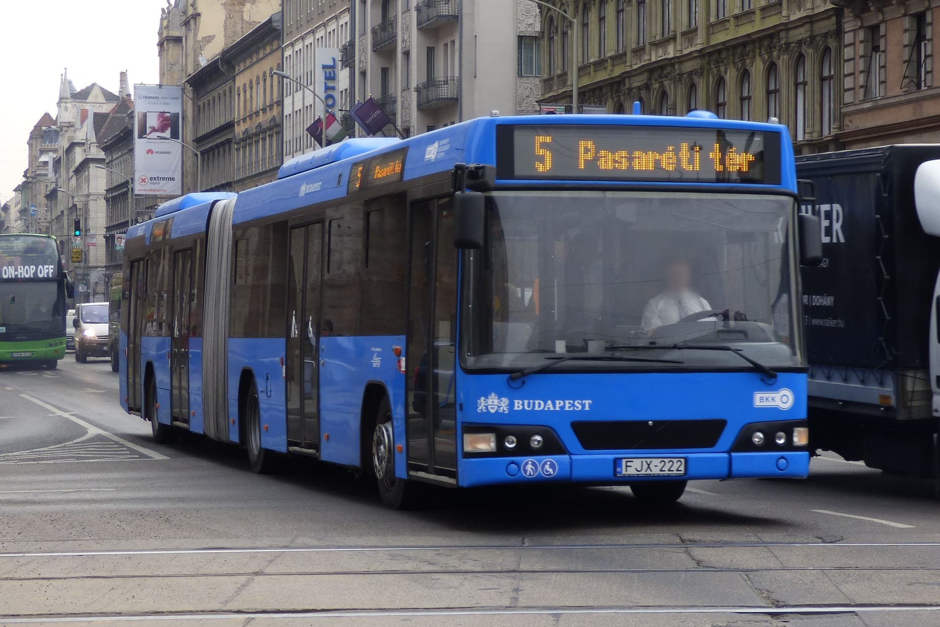 Harmincegy bírságot szabtak ki a buszsávok ellenőrzésekor