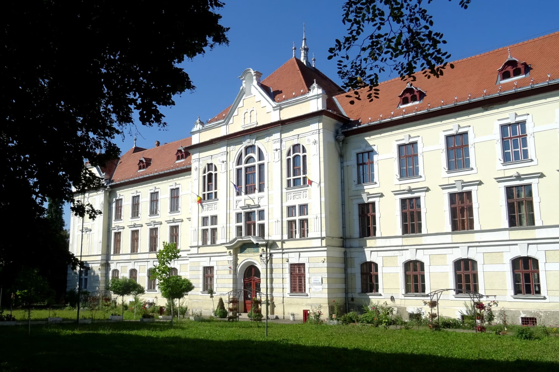 Önálló intézményként működik a Marosvásárhelyi Római Katolikus Líceum