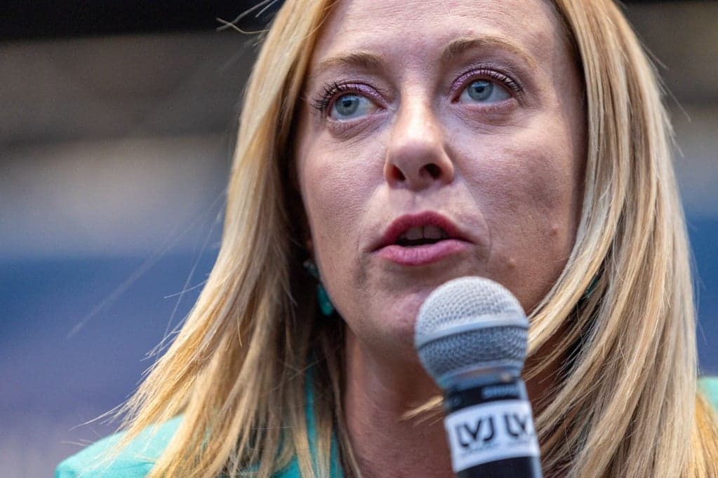 Giorgia Meloni: Elfogadhatatlan, hogy az emberkereskedők irányítsák a migrációt
