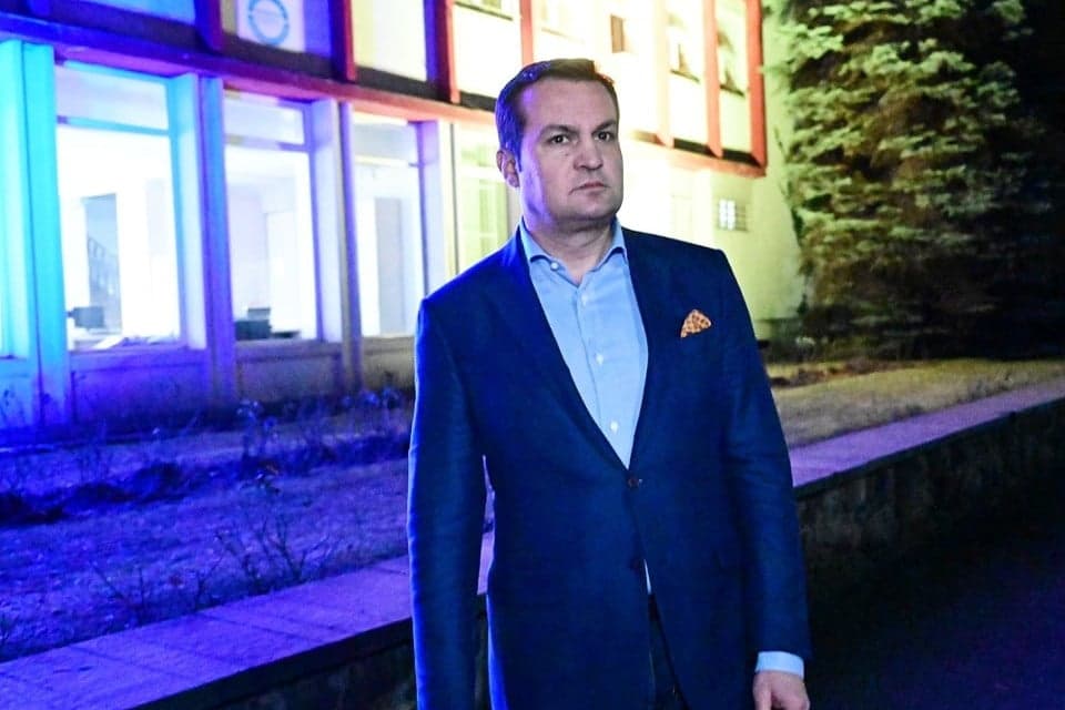 Magyar feliratok eltakarását rendelte el, és visszavonta magyar helyettese hatásköreit Nagybánya polgármestere
