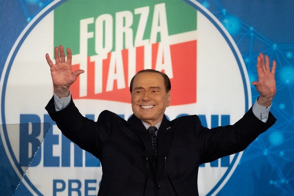 Felmentették Berlusconit egy vesztegetési ügyben