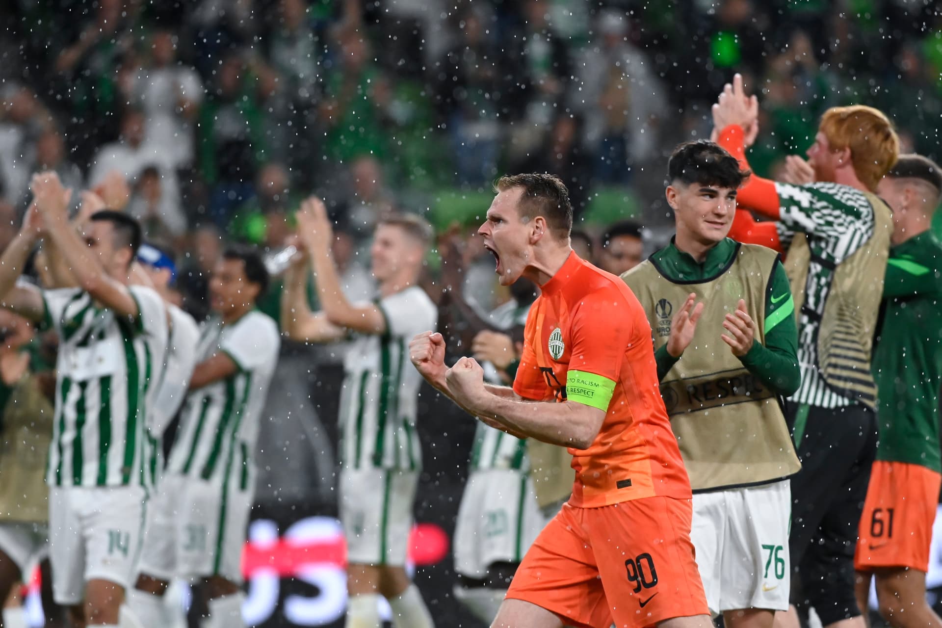 Európa-liga: Dibusz véd a két sárga lapja ellenére