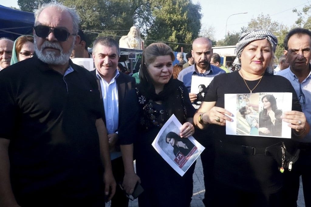 Irán: újabb halál- és börtönbüntetések