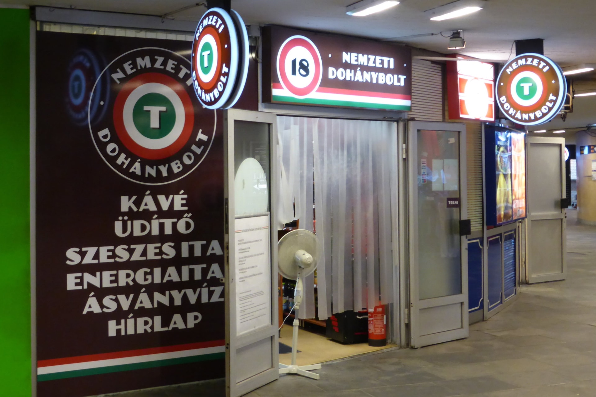 Kést rántott a nyugdíjas a dohányboltba + VIDEÓ