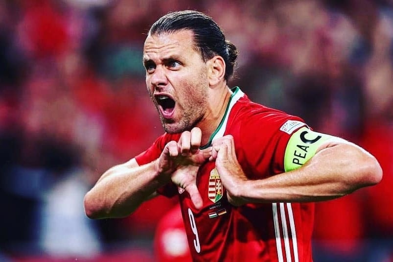 Szalai Ádám ezúttal nem a pályán használta a lábát