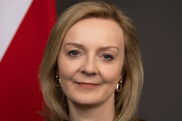 Lemondott tisztségéről Suella Braverman brit belügyminiszter