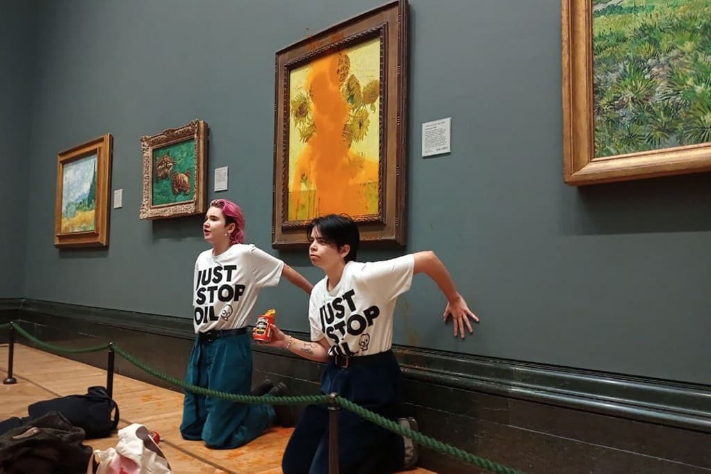 Paradicsomlevessel öntöttek le egy Van Gogh-festményt