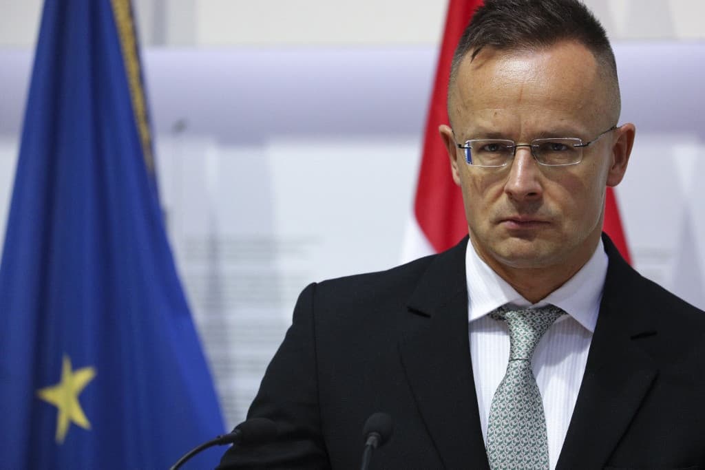 Szijjártó: A magyar kormány nem támogatja a nemzeti kompetenciák átadását