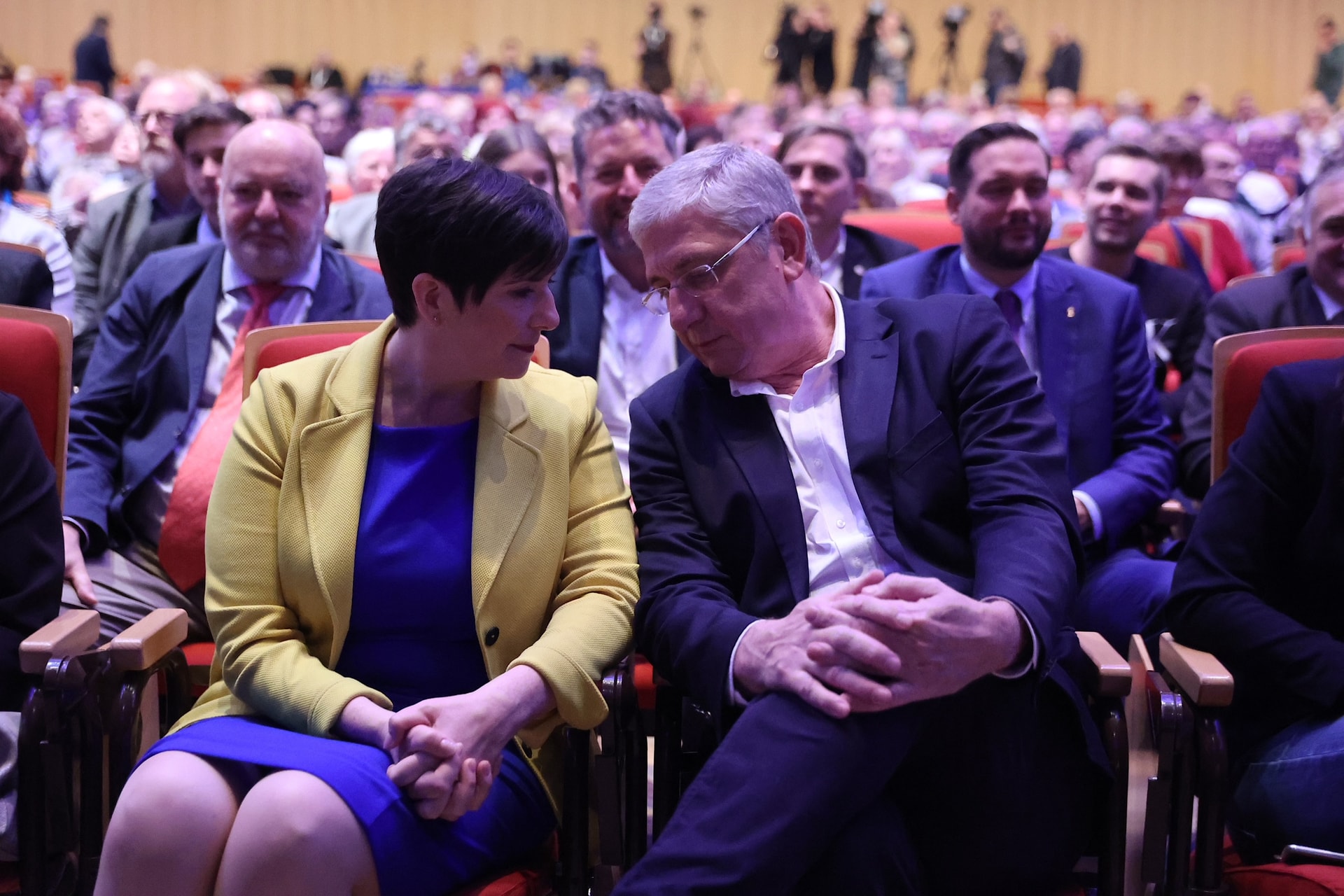 Fidesz: Gyurcsányék Magyarországot a csőd szélére taszították