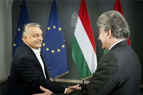 Orbán Viktor: Fel kell hagyni a szankciókkal, hogy csökkenjenek az energiaárak