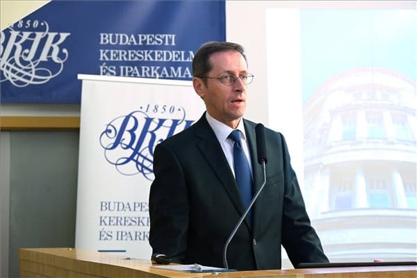 Varga Mihály: A kormány célja, hogy felzárkózási pályán tartsa a gazdaságot