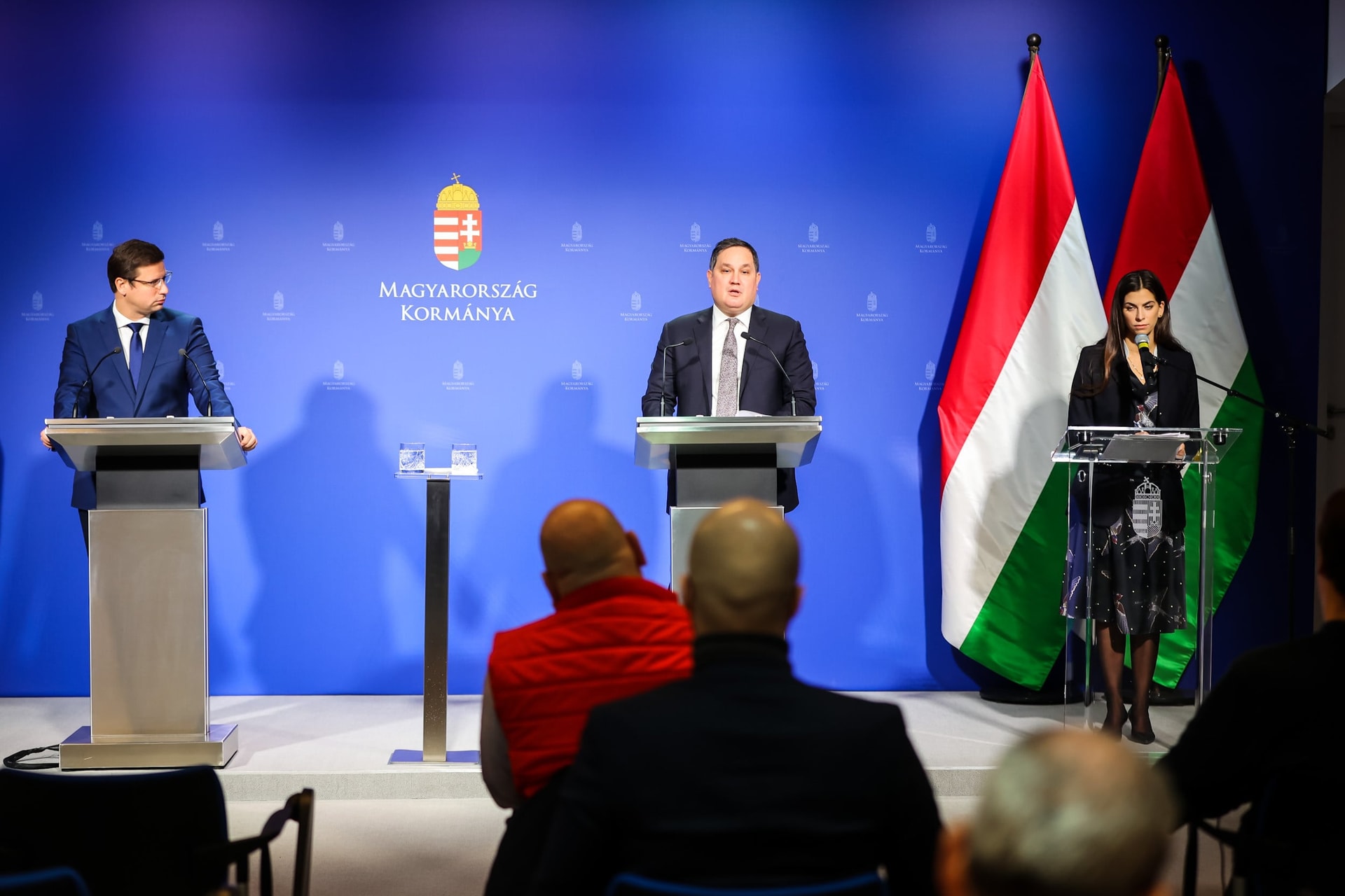 Fenntartja és kiterjeszti az árstopokat a kormány