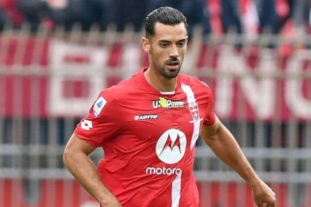Megműtik a Monza megkéselt spanyol futballistáját, volt labdarúgó hatástalanította a támadót